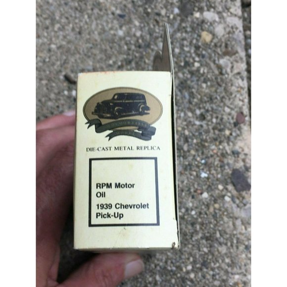 Chevron Die Cast Standard Oil Refinery No. 21 Green Truck, Lledo 1939 Pickup - Picture 3 of 6